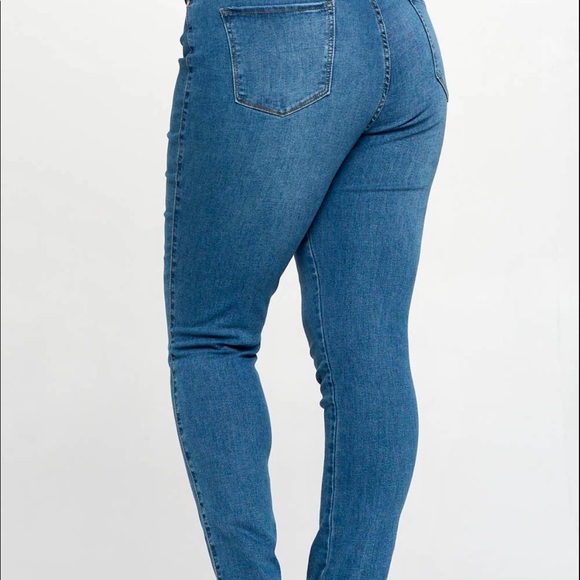 Plus Size Skinny Jeans NWT. - Picture 3 of 3